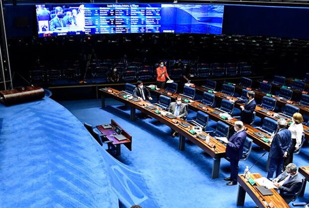 tramitação de uma PEC no Congresso durante sessão plenária