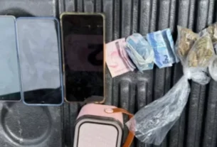 Trio é preso na Gamboa durante Operação Folia e Paz em Salvador. Polícia apreende drogas, celulares e outros objetos.
