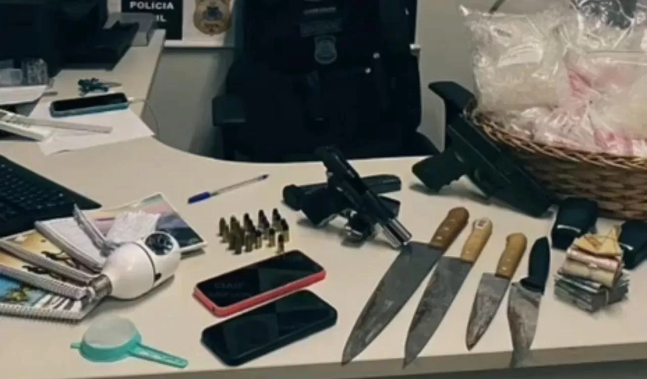 Polícia Civil desarticula laboratório de drogas em Porto Seguro durante Operação Conexão, com apreensões e fuga de suspeito — entenda o caso.