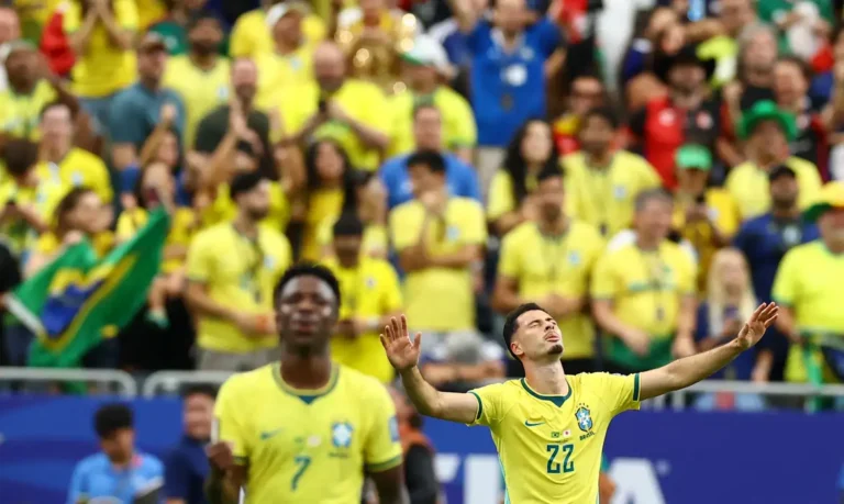 Brasil vence Japão com gol nos acréscimos e avança na Copa