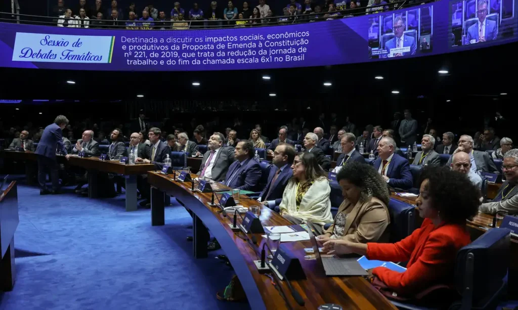 PEC da escala 6x1 divide empresários, governo e sindicatos